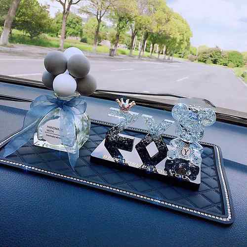 正品意车载摆件202新字款定制母网红中控台仪表盘5汽车摆件装创饰