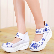 Singular love of spring and autumn new style leather shoes shoes with thick-soled platform shoes ethnic embroidery flower white shake shoes