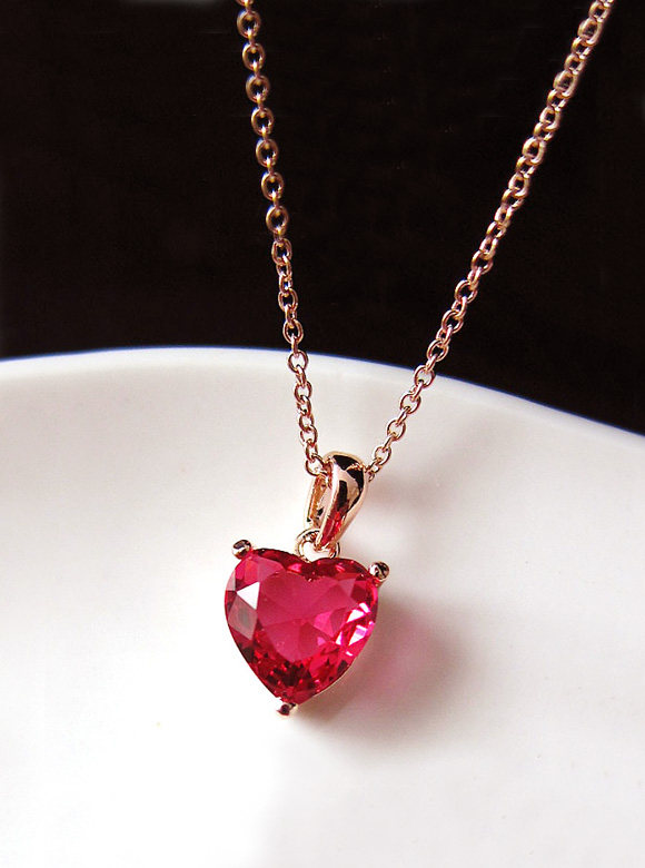 玫红色宝石吊坠项链 爱心形锆石锁骨链 甜蜜浪漫 情人节女友礼物