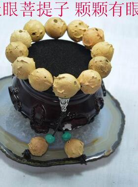 通天眼菩提子金黄色，颗颗有眼，橄榄核雕