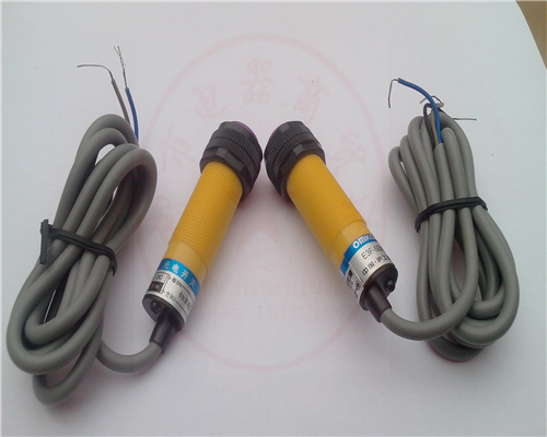 沪工 反馈反射型光电开关E3F-R2NK R2PK  配反光板