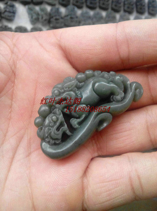 天然玉石和田玉 黑青玉 双面雕刻威武 貔貅