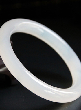 天然羊脂级送妈妈玉镯子