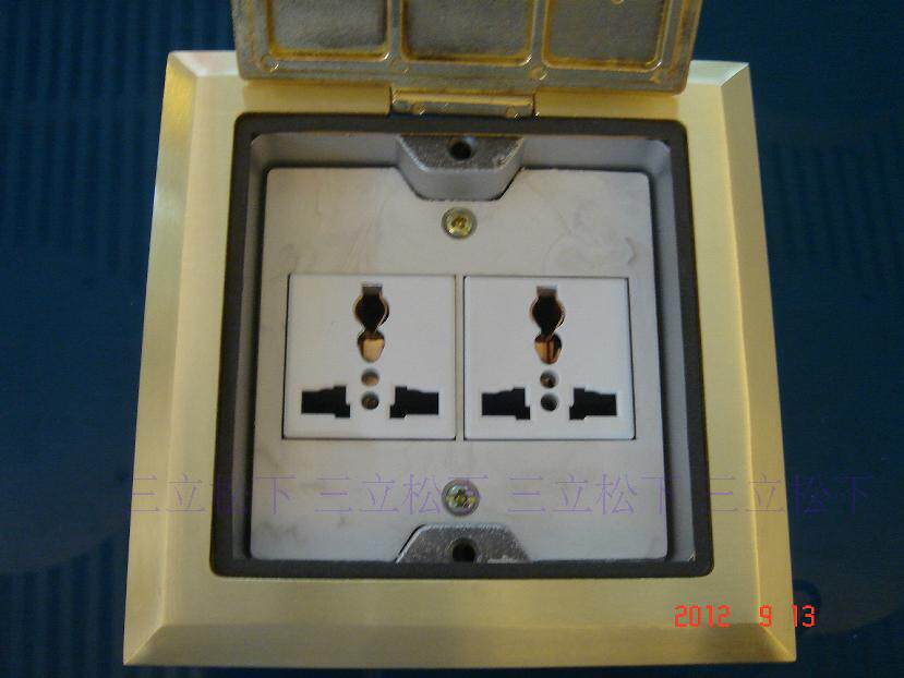 127开启翻盖式地面插座（通用底盒）