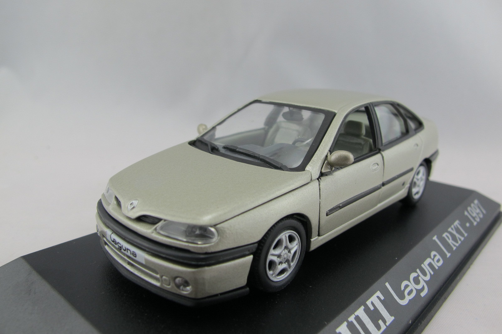 雷诺拉古那97版 UH 1:43 RENAULT LAGUNA IRXT 1997