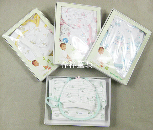 Coffret cadeau pour bébé - Vêtements + Accessoires - Ref 1964763 Image 1