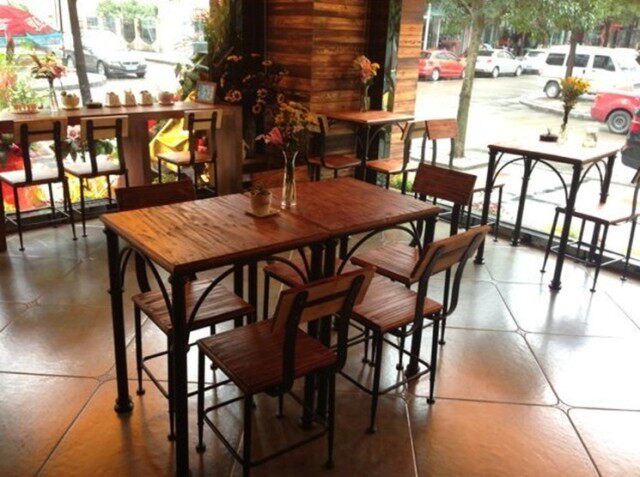 实木户外酒吧休闲餐桌咖啡桌椅