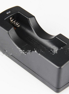 18650电池充电大套座充 需要配合USB升压器或3.5mm接口的充电器