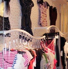 铁艺上墙服装侧挂架现货