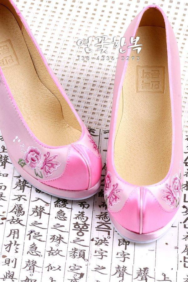 韩国原装进口传统韩服勾鞋/水粉色蝴蝶绣花韩服鞋/7cm高/h-p02769