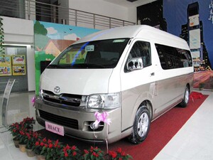 丰田大海狮汽车脚垫 进口HIACE专用10-15座商务丝圈车垫 原厂定制