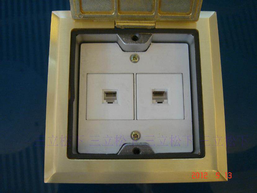 正旦电脑电话127开启翻盖式地面插座通用底盒