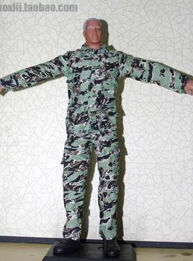 特种部队沙漠迷彩衣服裤子兵人