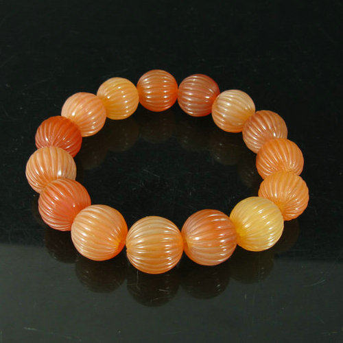 B077清代瓜棱玛瑙手串（1.4CM）