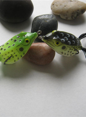 新款 路亚雷蛙 5克4.3厘米 路亚饵 进口血槽双钩 上黑鱼小配件