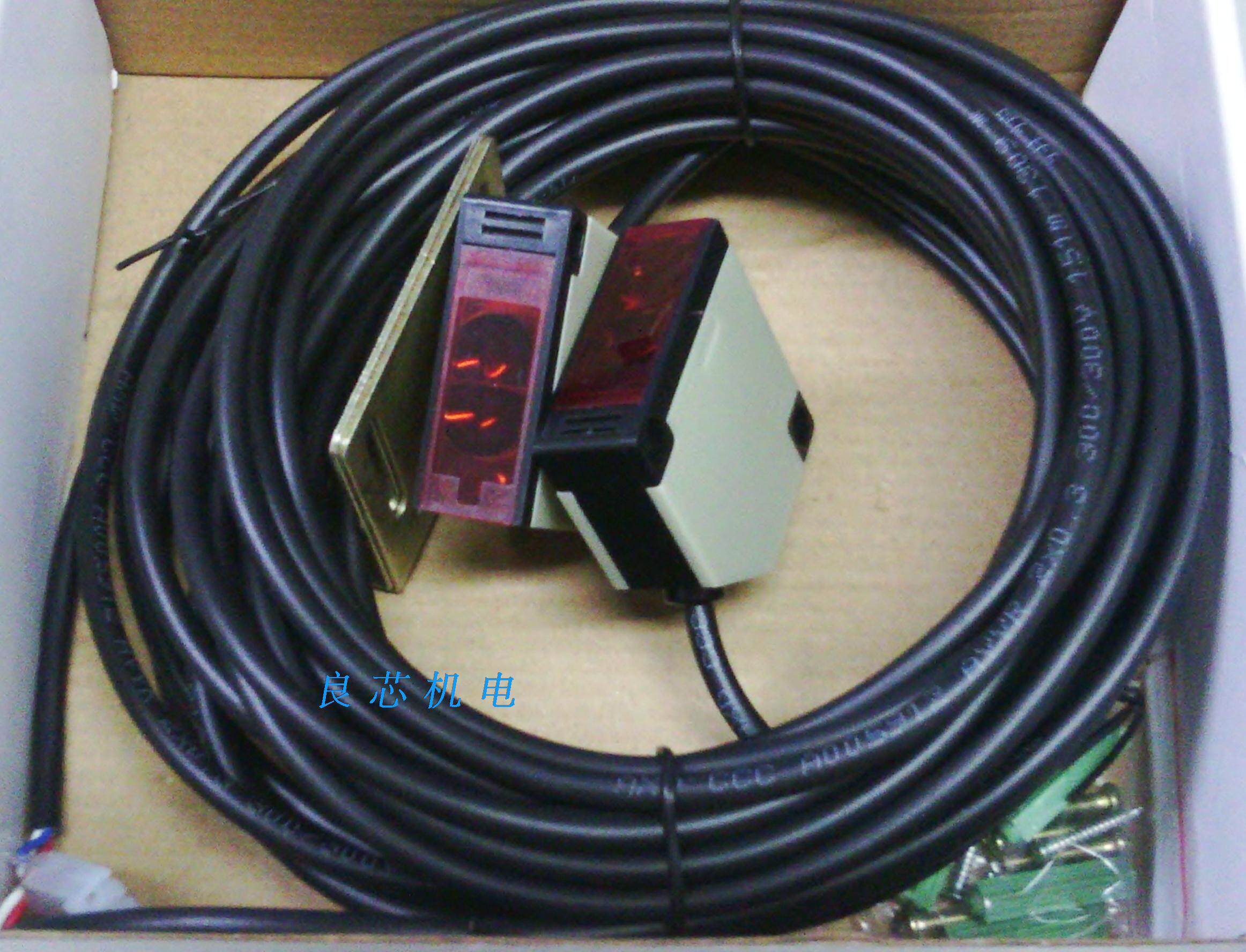 交直流电动卷帘门机红外对射开关带储电电机遇阻停红外线10m有效