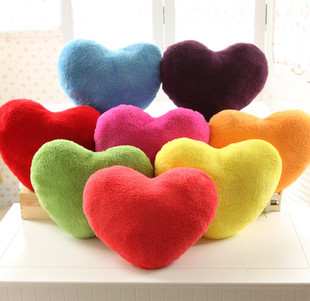 心形抱枕坐垫靠枕午睡枕爱心枕头糖果色爱心抱枕心型靠垫生日礼物