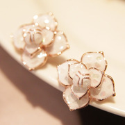 Makeup Bag-mail Korea women new beautifully simple and elegant wild flowers of Camellia earrings earrings fashion jewelry