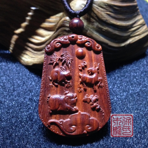 印度小叶紫檀猪兔羊三合木局吊坠 红木亥卯未木牌 檀木牌子 转运