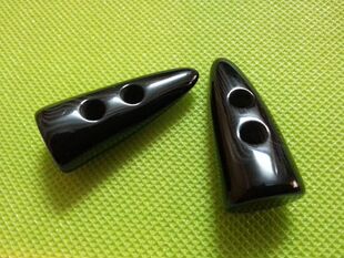 40MM黑色两眼牛角53MM白色两眼牛角纽扣大衣纽扣