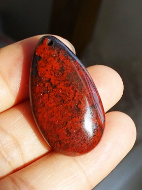 千蕊桂林鸡血玉毛衣链实物吊坠