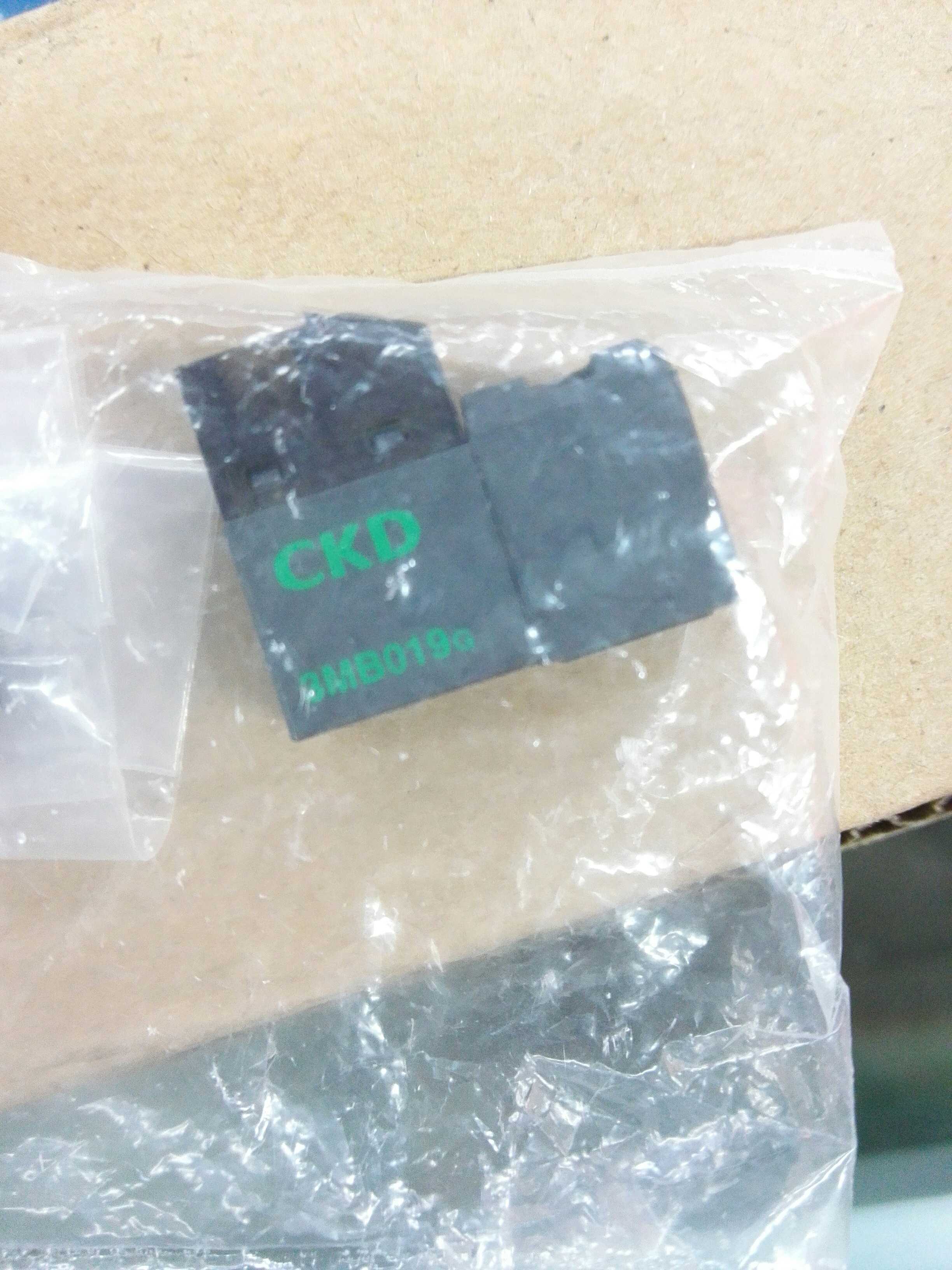 DC24V电磁阀3MB019G 3MB010G CKD全新原装正品三通小电磁阀电控头