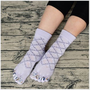 夏季松口五指袜女纯棉外贸出口中筒点胶可爱全棉女士网眼分脚趾袜