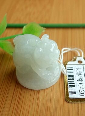 94420玉琳阁 缅甸玉 实拍图 天然A货翡翠玉立体生肖猪小吊坠送证