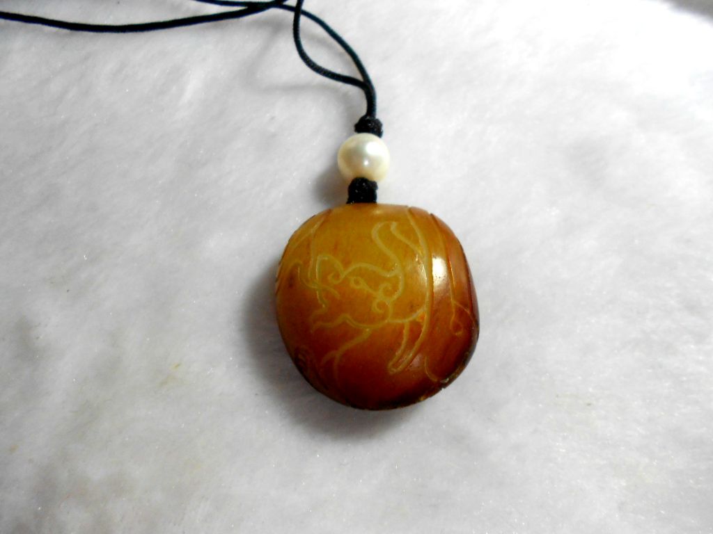 我的收藏-----罕见的名家工作室和田籽料金包银龙飞九天羊脂白玉