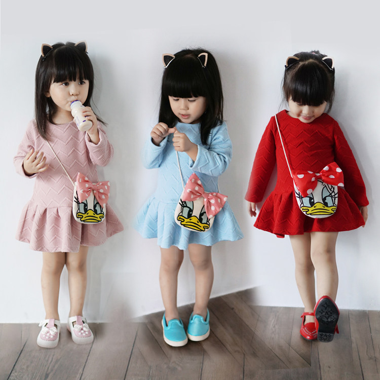 أطفال 2015 الخريف و الشتاء ملابس لل حقيبة الفتيات الأطفال الكرتون طفل بطة زائد المخمل السميك فستان بأكمام طويلة في فصل الشتاء الطفل