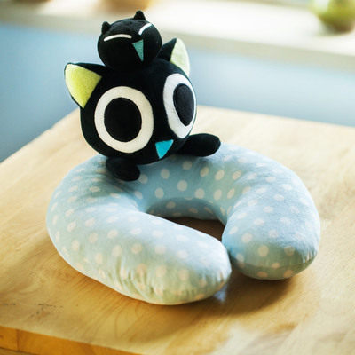 包邮官方正版罗小黑U型枕 比丢U型枕毛绒午睡枕 颈椎枕生日礼物|ruв категории плесень играть/Аниме/вокруг/cos/настольные игры, мультфильм/Аниме, Аниме плюш/подушка/подушка - от Buy2taobao.com для оказания профессиональной услуги покупки агента Taobao