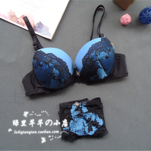 法国复古性感蕾丝加大码胖MM上托聚拢内衣 本命年大红文胸套装95C
