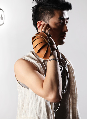 kilikili原创「昆虫记」真皮手包设计款牛皮手腕包臂包手机包定制