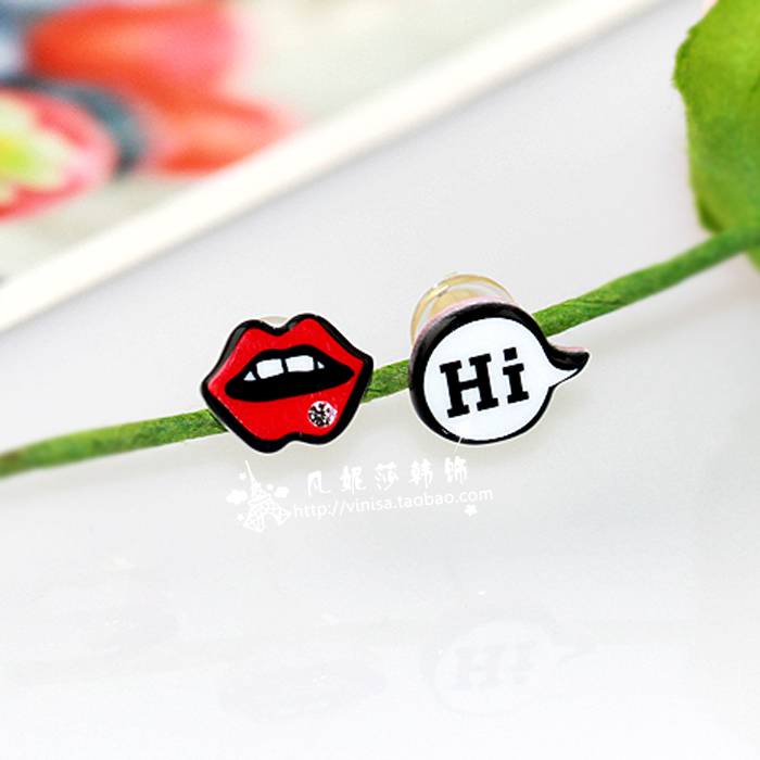 韩国进口品牌不对称涂鸦嘴唇耳环