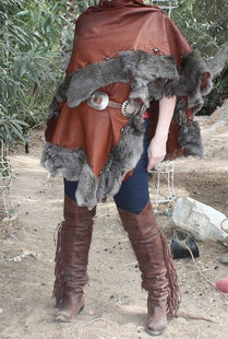 美国代购 手作波西米亚美丽彩珠兔毛镶边皮革哥特斗篷风衣 Cape㊣