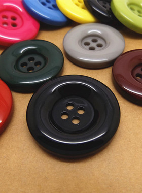 高档黑色白色彩色四眼纽扣 西装扣子 男女士大衣风衣外套钮扣专卖