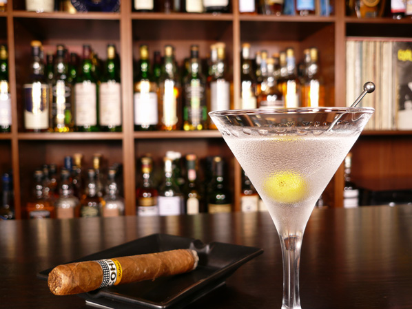 果汁鸡尾酒洋酒红酒啤酒酒杯餐厅咖啡厅现代创意酒吧装饰画G1775C