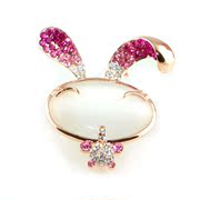 Cute rabbit brooch pink cute hand Kung Fu accessories Joker cute with clothes accessories new products package email