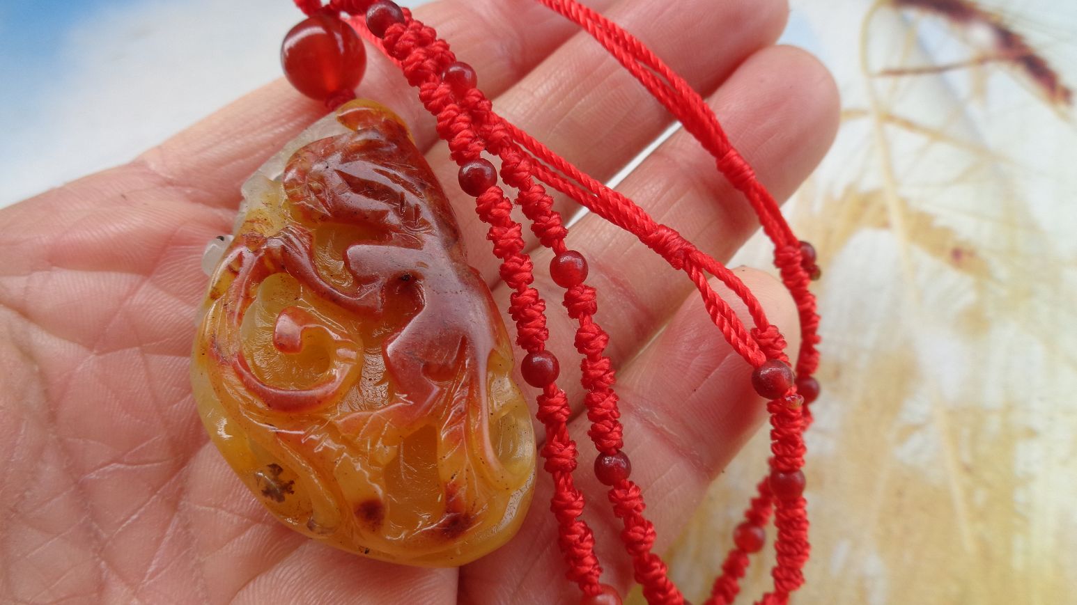 促销新款黄龙玉貔貅送瑞吊坠女生挂件时尚玉佩手工颈饰玉器吉祥物