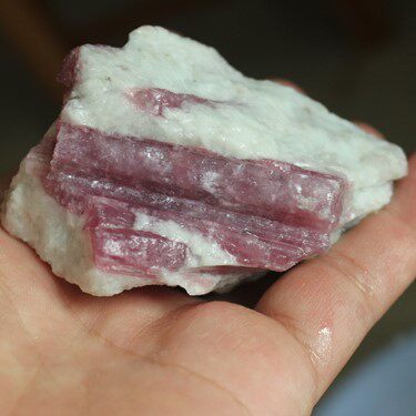 千蕊天然红碧玺把玩 玫红碧玺原石毛料 梅花碧玺原料 原矿摆件