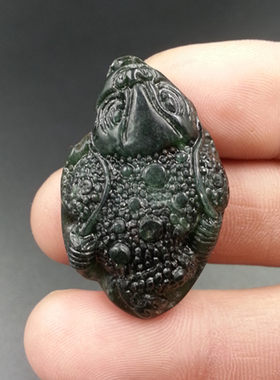 新疆和田墨玉金蝉玉石挂件