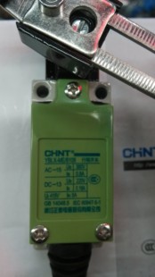 正泰 行程开关微动 限位开关 YBLX-ME/8108 8104 8111