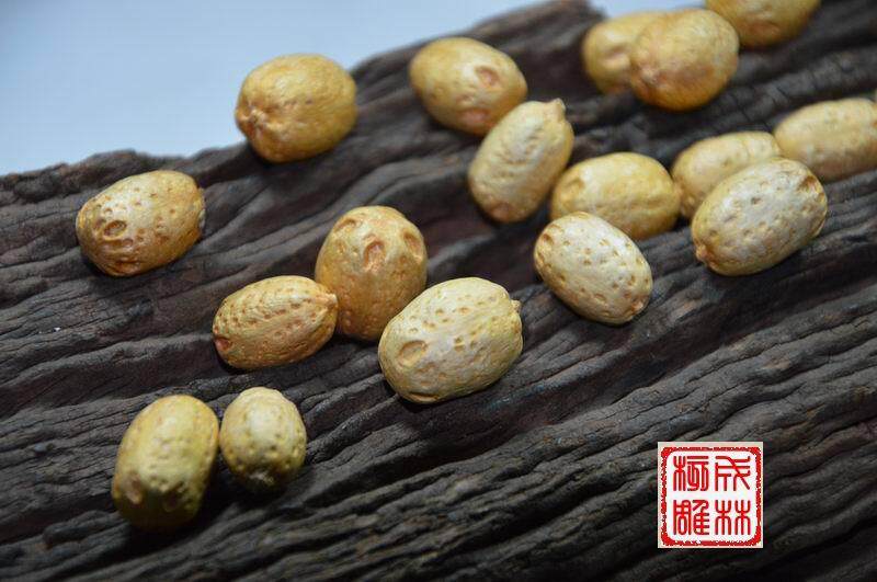 自己家乡湖南产金黄色五眼六通菩提子 山菠萝 滴血莲花 橄榄核雕
