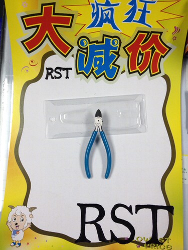 钳口头部采用细尖头设计,适用于元器件密度较大的线路板 125mm 5寸高性能电子斜咀钳,精致小巧,重量轻,长时间使用无疲劳感 具有弹簧自动开口功能，操作更省力.快速。 日式沾塑手柄,手感轻便舒适 适用于剪电线、电子管脚、修边塑料件产品、剪小金属丝;并用于电子行业的修理，首饰加工等