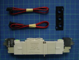 韩国TPC原装 8内螺纹 DC24V 中封三位五通阀DV3320