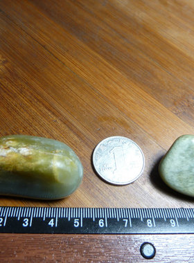 20835新疆和田玉龙喀什河和田玉青玉籽料原石 2颗 4cm以上