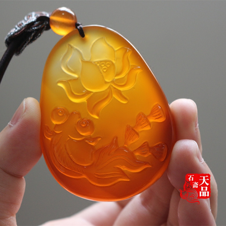 天然原色冰彩蜜糖色玉髓玛瑙小金鱼（年年有余）吊坠挂件毛衣链