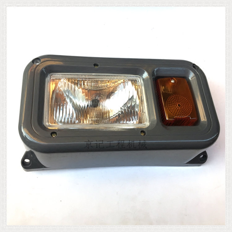 斗山胶轮挖掘机前大灯尾灯