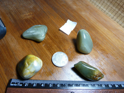 20819新疆和田玉龙喀什河和田玉青玉籽料原石 4颗 3cm以上
