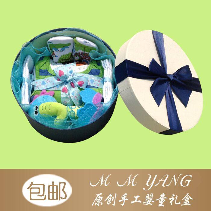 Coffret cadeau pour bébé - Vêtements + Accessoires - Ref 1953325 Image 1